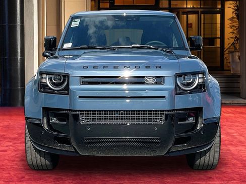 New 2026 Land Rover Defender 110 X-Dynamic SE image 2