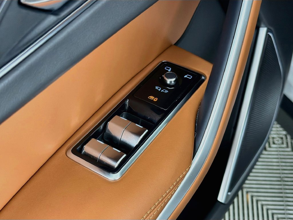 Certified 2025 Jaguar F-PACE R-Dynamic S AWD/4WD image 19