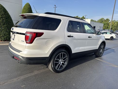 Used 2019 Ford Explorer Sport image 4