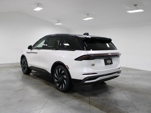 New 2026 Lincoln Nautilus Reserve w/ Jet Appearance Package AWD/4WD image 6
