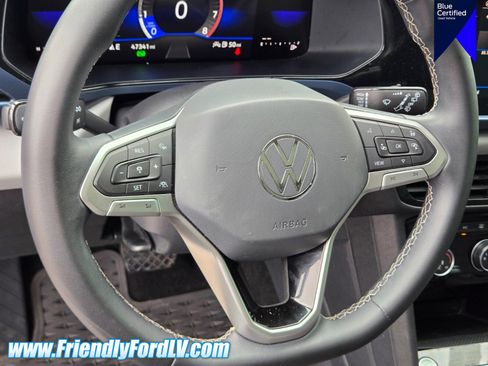 Used 2023 Volkswagen Taos SE w/ Panoramic Sunroof Package FWD image 19