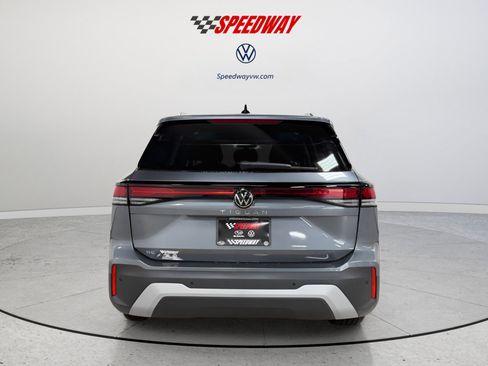 New 2025 Volkswagen Tiguan SE image 6