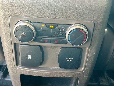 Used 2020 Ford Explorer Platinum w/ Premium Technology Package image 27