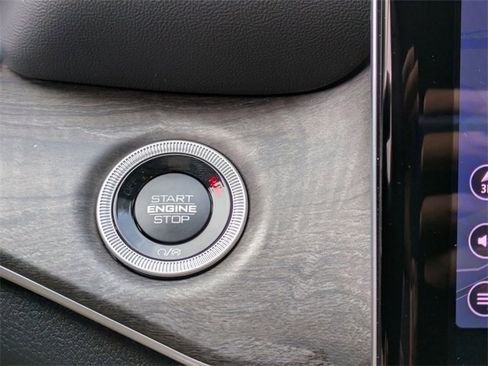 New 2025 Jeep Grand Cherokee Limited w/ Black Appearance Package image 21