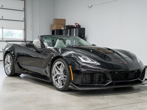 Used 2019 Chevrolet Corvette ZR1 RWD image 3