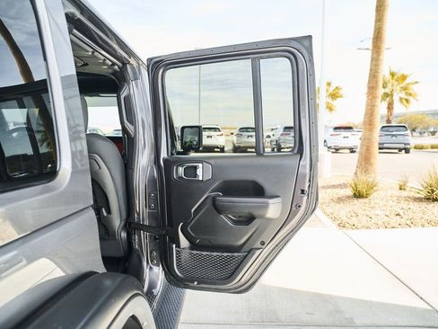 Used 2021 Jeep Wrangler Unlimited Rubicon image 14