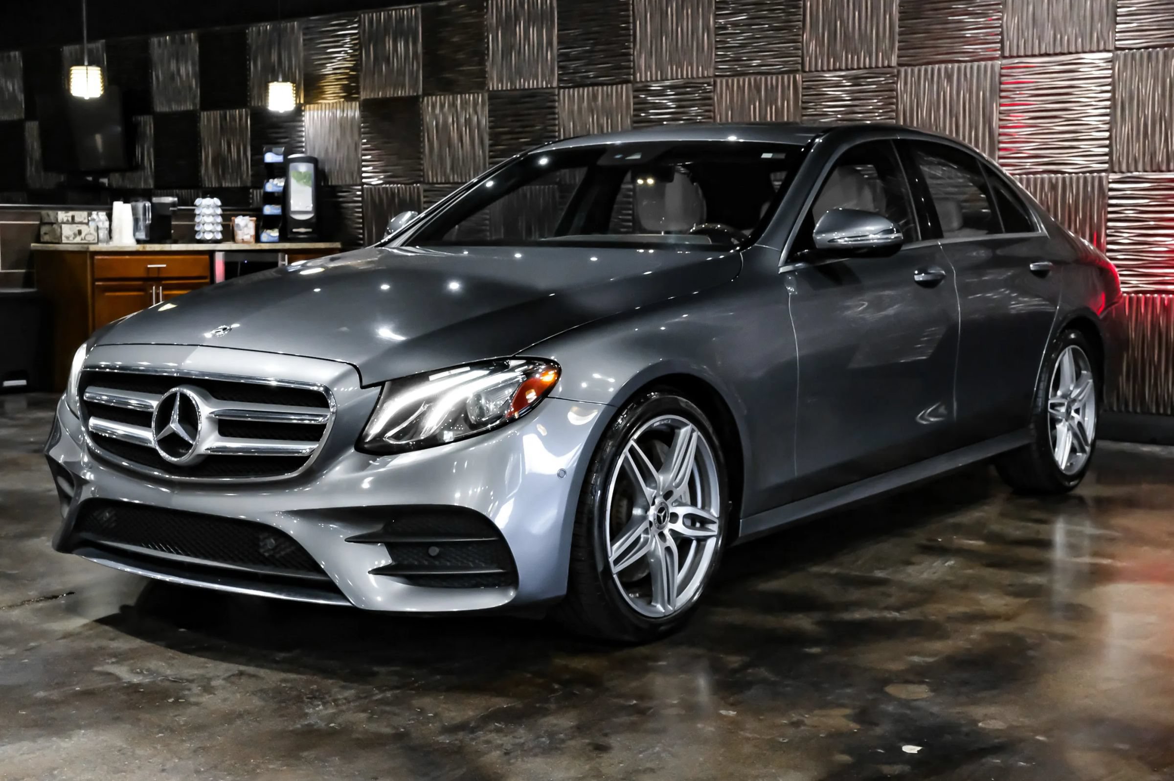 Used 2018 Mercedes-Benz E 300 image 9