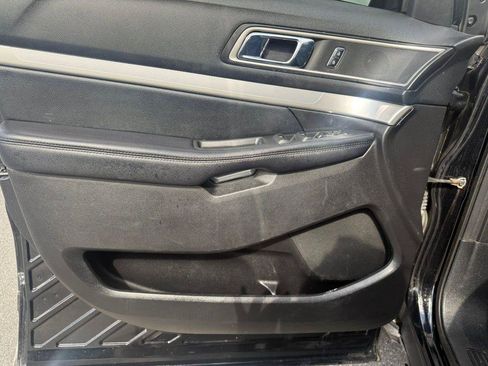 Used 2017 Ford Explorer XLT w/ Equipment Group 202A FWD image 35