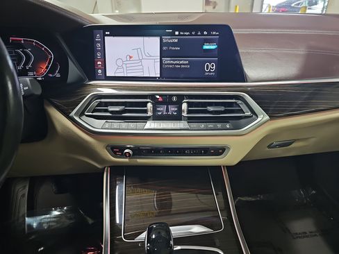 Used 2019 BMW X5 xDrive50i w/ Executive Package image 22