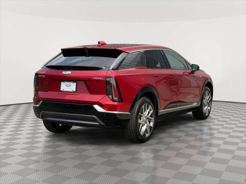 Used 2025 Cadillac Optiq Luxury 1 w/ LPO, Floor Liner Package AWD/4WD image 7
