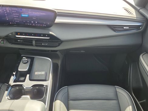 Used 2025 Buick Enclave Sport Touring w/ Power Package image 18