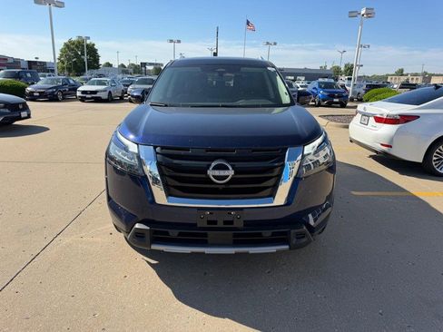 Used 2025 Nissan Pathfinder SL AWD/4WD image 8