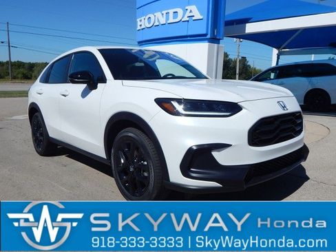 Certified 2025 Honda HR-V Sport image 1