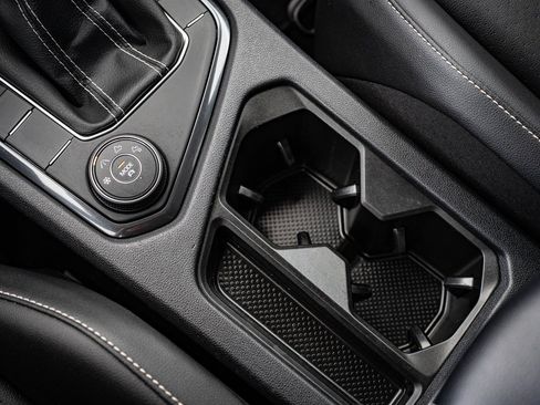 Used 2022 Volkswagen Tiguan SE image 30