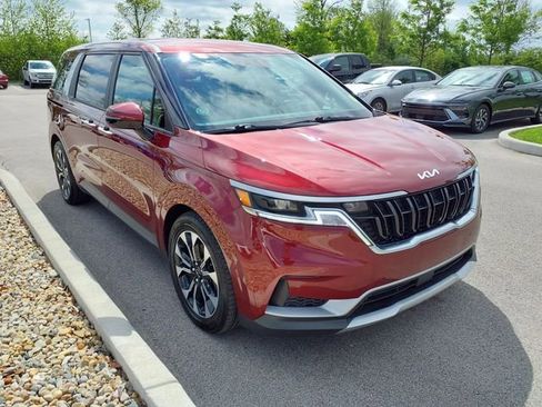 Used 2022 Kia Carnival EX FWD image 3