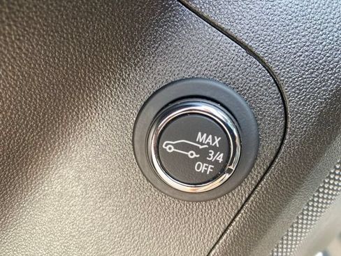 Used 2023 GMC Acadia SLT w/ Elevation Edition AWD/4WD image 16