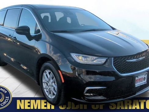 New 2026 Chrysler Pacifica Select image 5