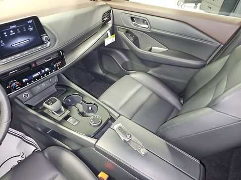 Used 2023 Nissan Rogue SV w/ SV Premium Package image 30