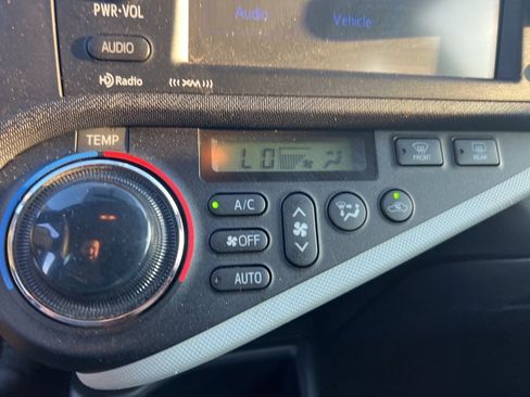 Used 2012 Toyota Prius C image 41