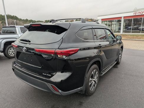 Used 2023 Toyota Highlander XLE image 6