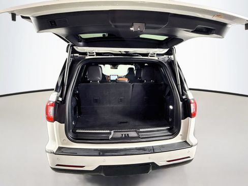 Used 2021 Lincoln Navigator Reserve w/ Luxury Package AWD/4WD image 29