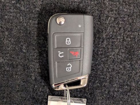 Used 2021 Volkswagen Tiguan SE w/ Panoramic Sunroof Package image 39