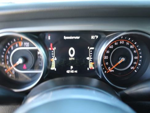 Used 2022 Jeep Wrangler Unlimited Sahara AWD/4WD image 19