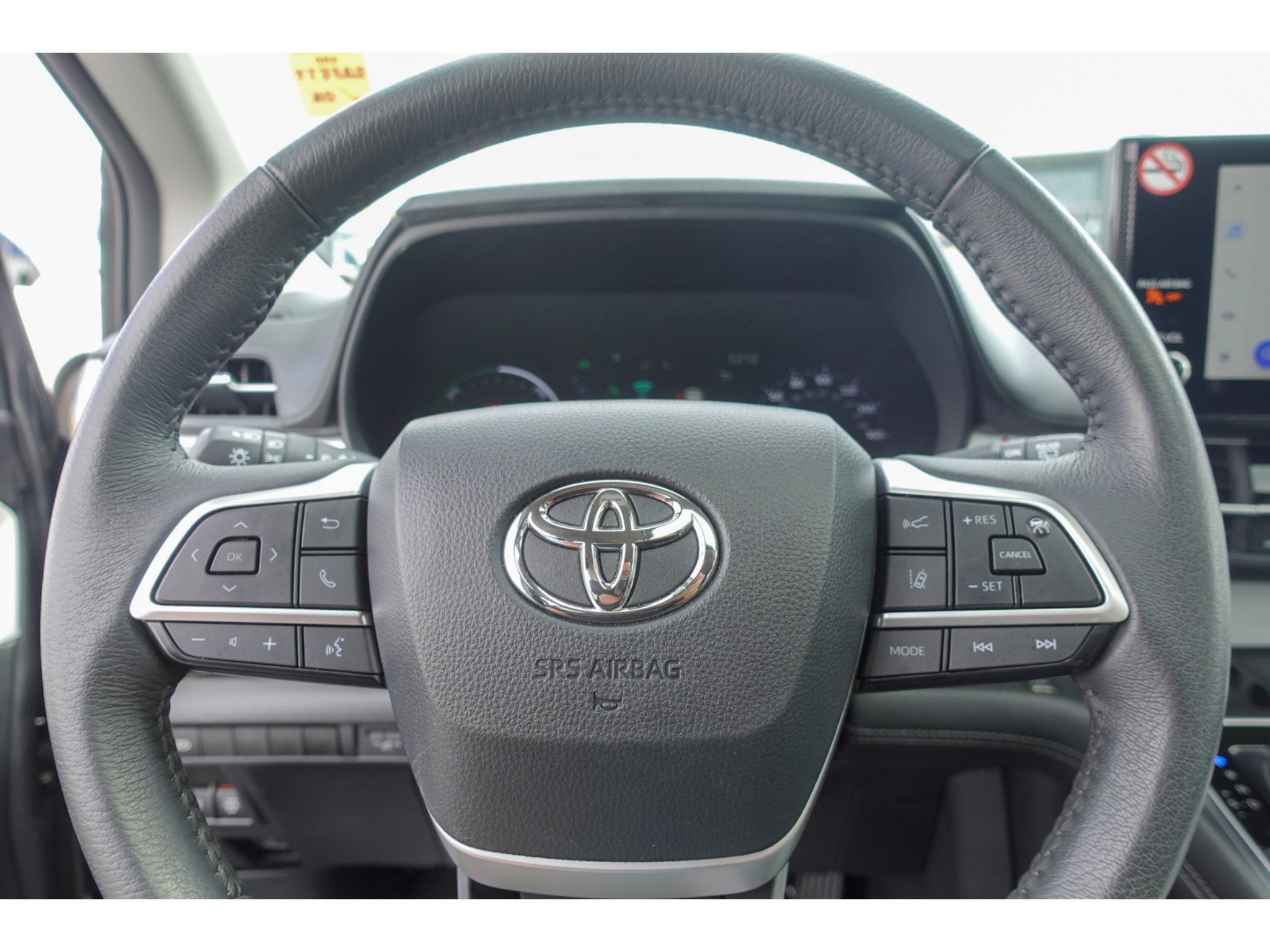Certified 2025 Toyota Sienna XLE FWD image 13