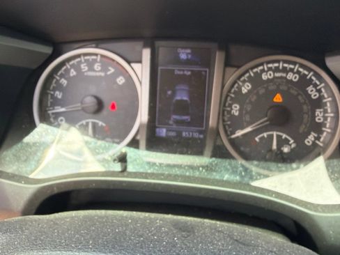 Used 2018 Toyota Tacoma SR5 RWD image 7