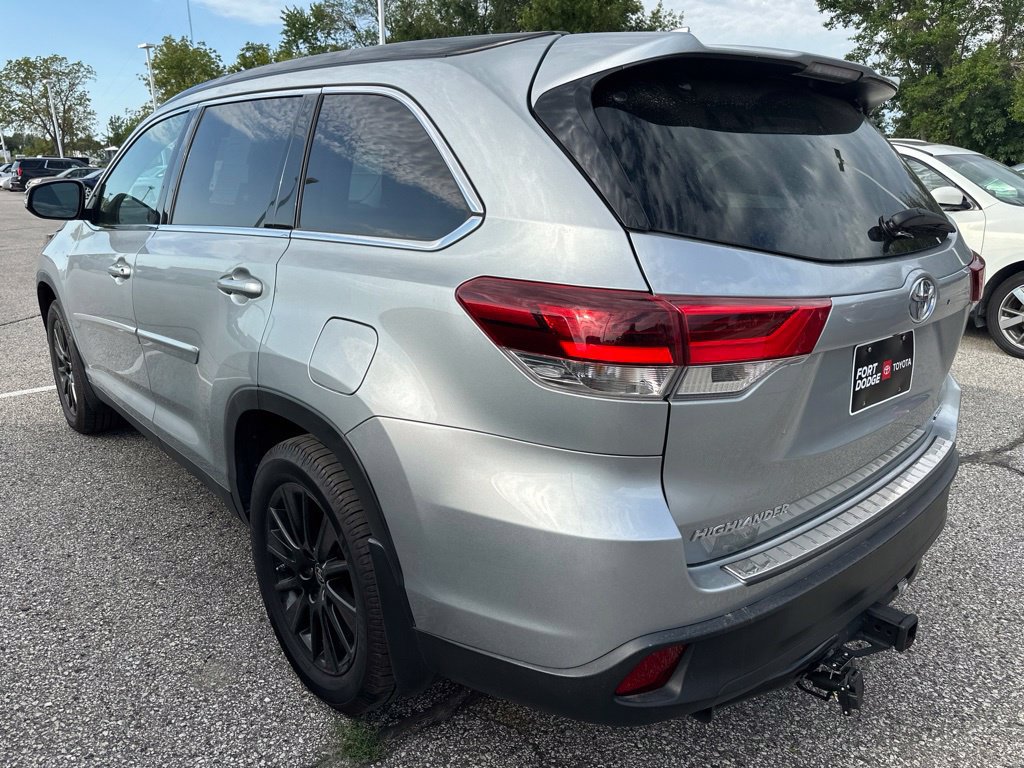 Used 2019 Toyota Highlander SE AWD/4WD image 2