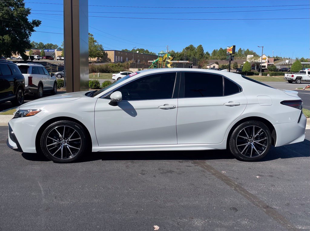 Used 2023 Toyota Camry SE FWD image 5