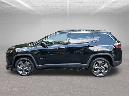 Used 2022 Jeep Compass Latitude w/ Sun and Sound Group AWD/4WD image 2