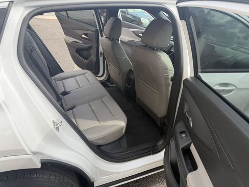 Used 2025 Buick Envista Avenir FWD image 12
