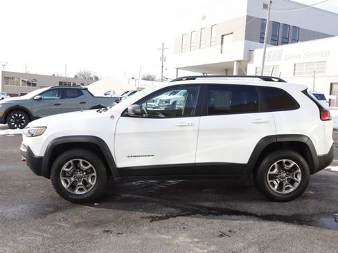 Used 2019 Jeep Cherokee Trailhawk image 6