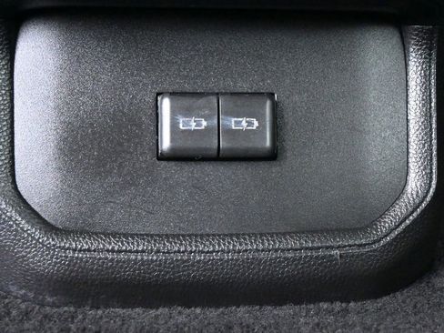 Used 2023 Toyota Highlander XLE AWD/4WD image 17