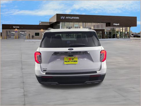 Used 2021 Ford Explorer XLT w/ Equipment Group 202A image 9