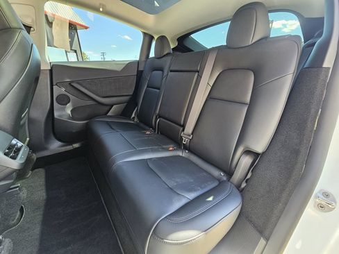 Used 2022 Tesla Model Y Long Range AWD/4WD image 18