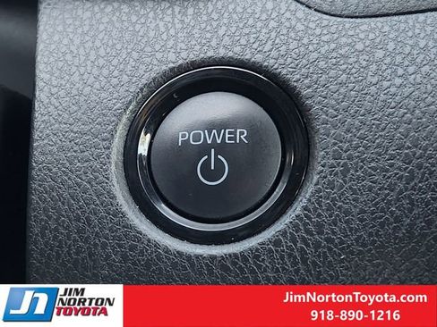 Used 2025 Toyota Camry SE w/ Convenience Package image 23