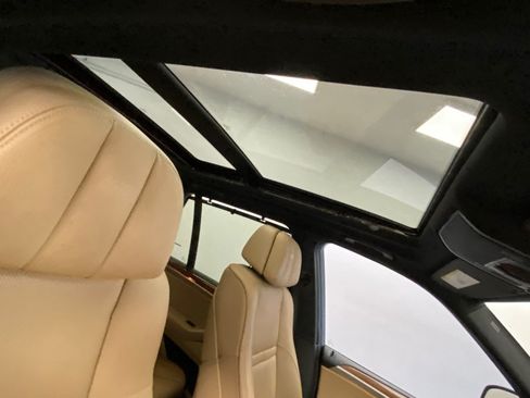 Used 2011 BMW X5 M AWD/4WD image 24