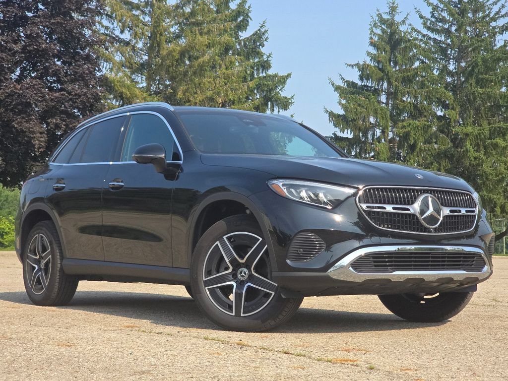 Used 2026 Mercedes-Benz GLC 300 4MATIC image 1