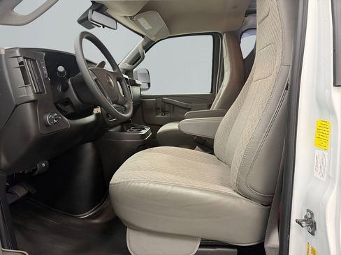 Used 2025 GMC Savana 2500 RWD image 12