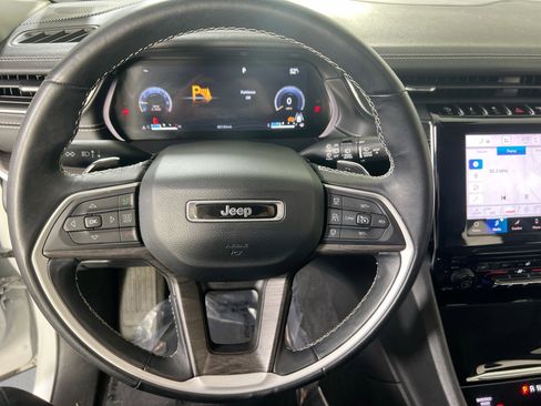 Used 2022 Jeep Grand Cherokee Limited AWD/4WD image 11