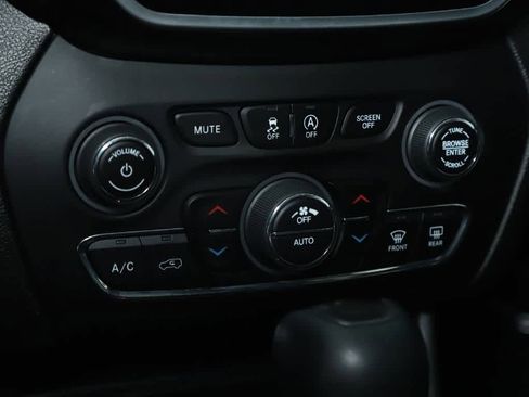 Certified 2021 Jeep Cherokee Limited w/ Elite Package image 28