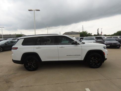 Used 2021 Jeep Grand Cherokee L Laredo AWD/4WD image 8