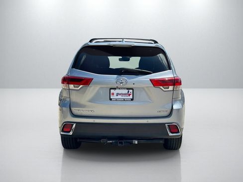 Used 2018 Toyota Highlander Limited FWD image 6
