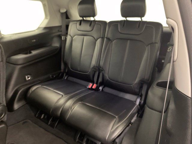 Used 2023 Jeep Grand Cherokee L Limited AWD/4WD image 31