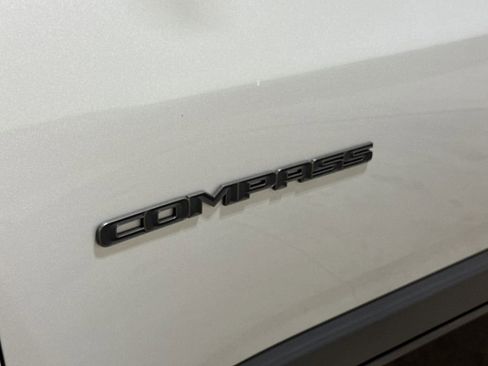Used 2025 Jeep Compass Trailhawk AWD/4WD image 25