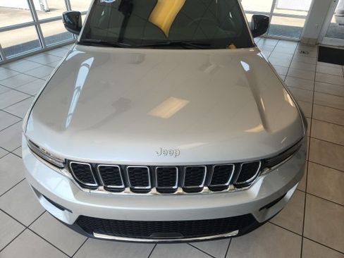 Certified 2025 Jeep Grand Cherokee Laredo X w/ Luxury Tech Group I RWD image 4