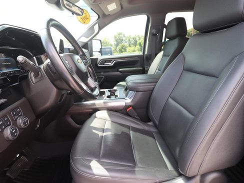 Used 2024 Chevrolet Silverado 3500 LTZ w/ LTZ Convenience Package AWD/4WD image 2