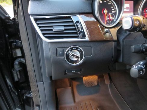Used 2016 Mercedes-Benz GLE 350 4MATIC w/ Premium Package image 37